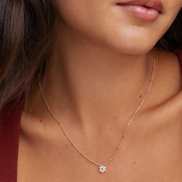 Kendra Scott Mylah Gold Short Pendant Necklace - Picture 2 of 4